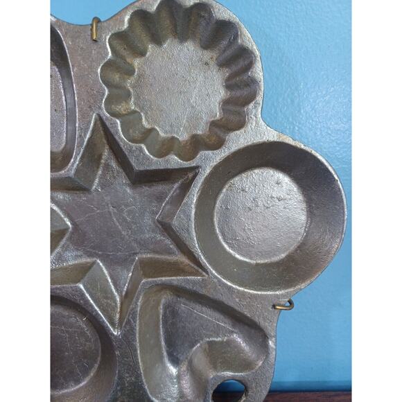 Vintage Cast Aluminum Baking Mold 9” X 8” Hanging Star Hearts Circles - Picture 6 of 15